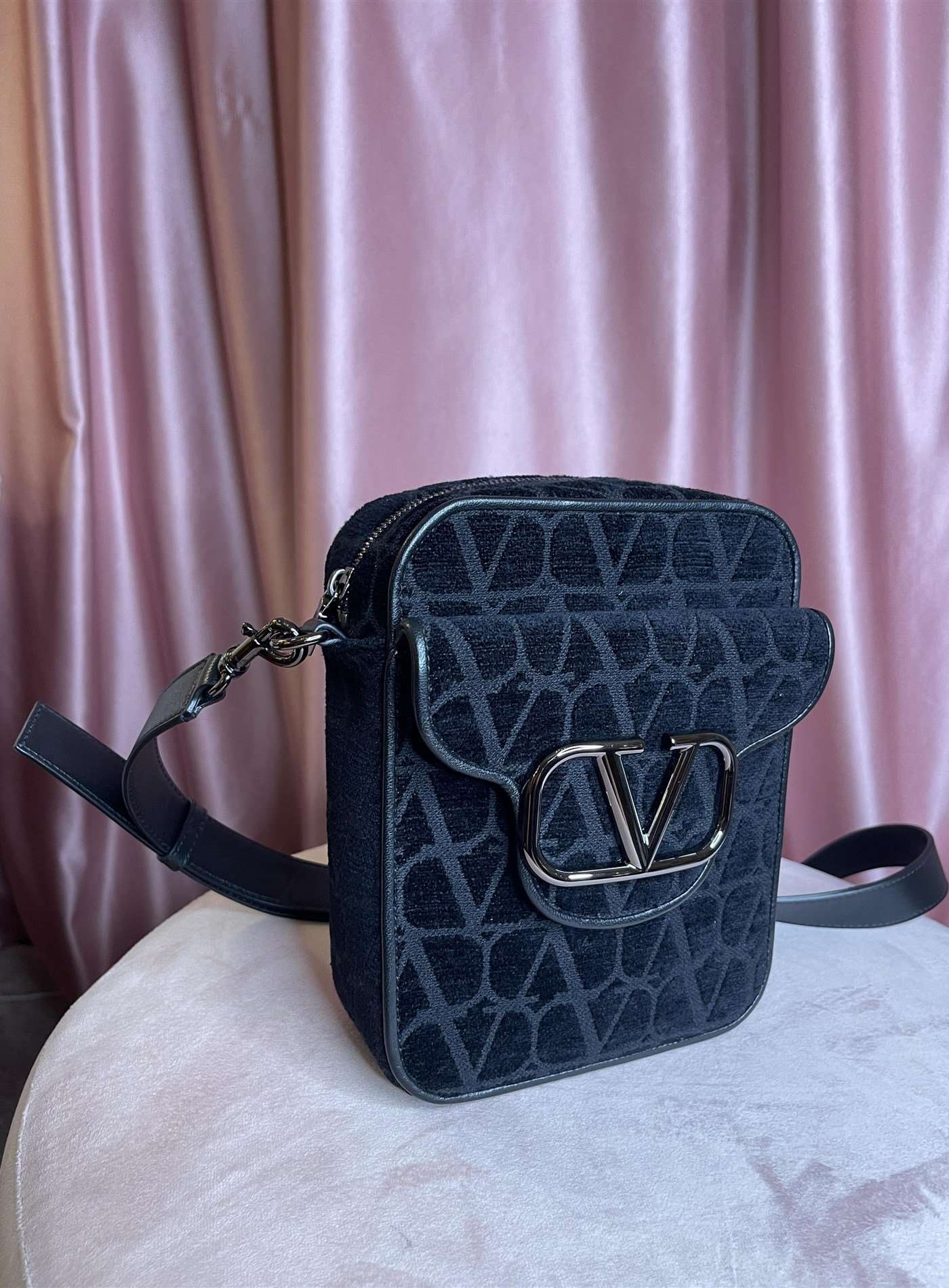 Valentino VLogo